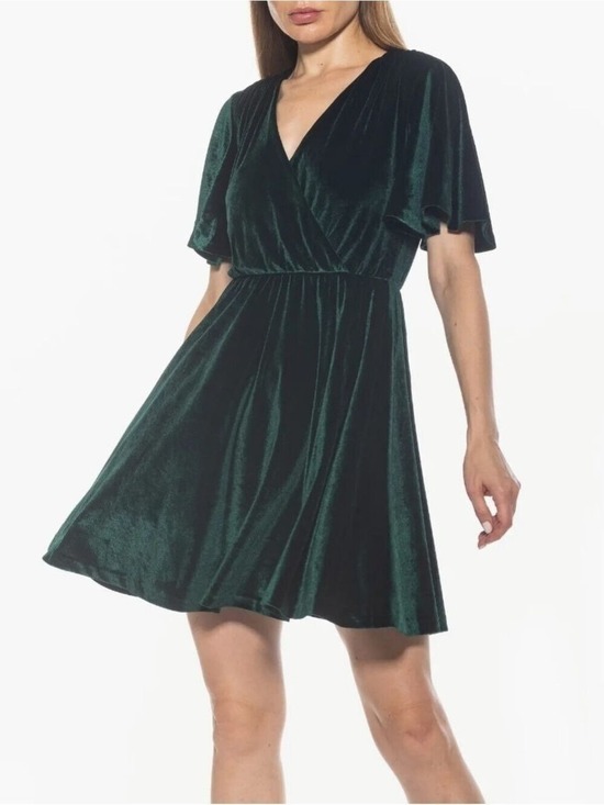 Alexia Admor Dresses & Skirts - Alexia Admor Emerald Green Velvet Dress Size Large NWT Flutter Sleeve Glam Party